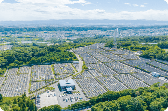 生駒山系の緑に彩られた園内環境